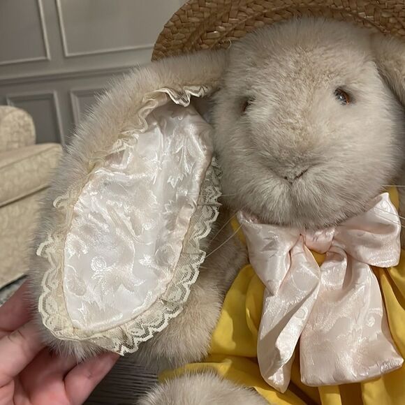R. Dakin Rabbit Hare in Yellow Sun Dress, Straw Hat and Bow Excellent Condition - Picture 11 of 12